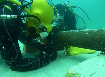 Divers undertaking a pipeline laying task