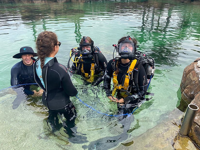 Sea World Aquarium Diving Students preparing for dive